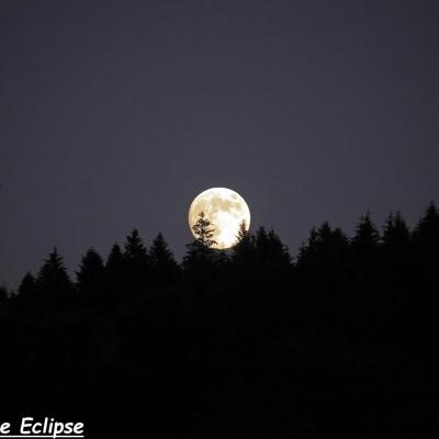 Lever de Lune au dessus de la montagne...